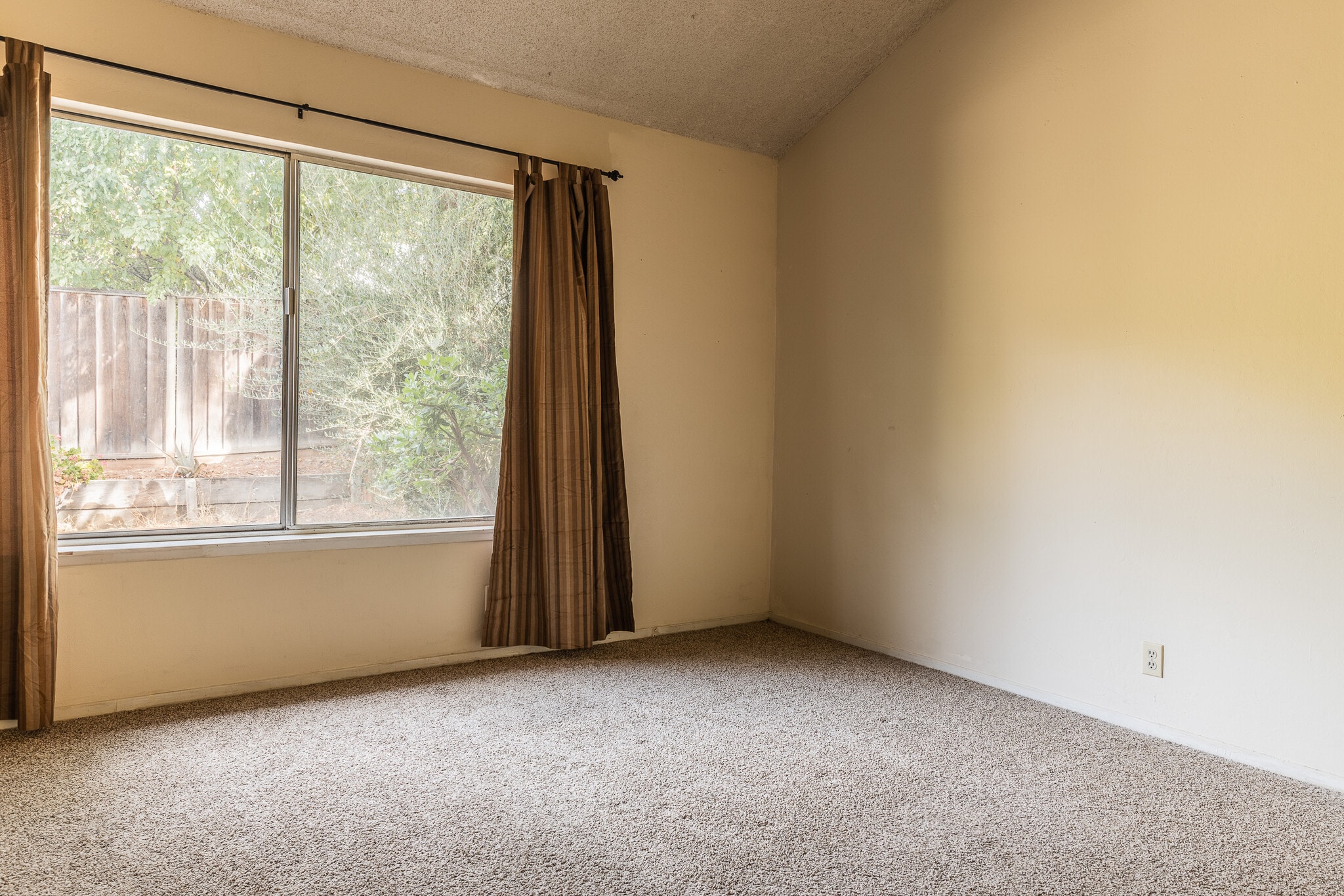 Building Photo - 7084 Via Ramada