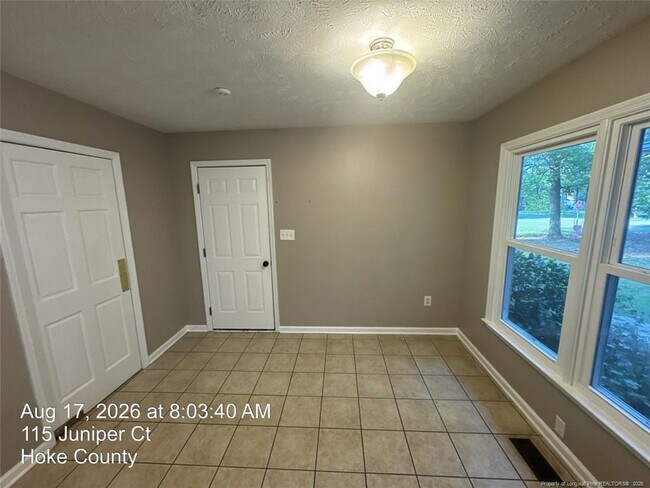 Building Photo - 115 Juniper Ct