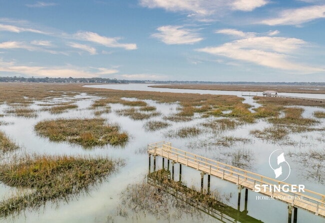 Building Photo - 1808 Lenora Dr