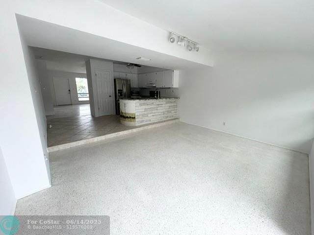 Building Photo - 1105 SW 12th Ct