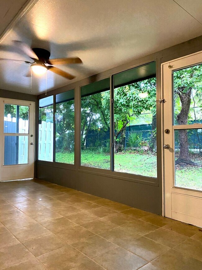 Building Photo - Southern Oaks 2 / 2 with Office & Sun Room