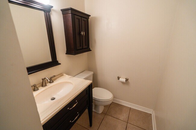 Building Photo - 2/2.5 Gated Community near FSU with Water ...