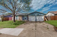 Building Photo - Adorable 1 Story Ready for Move In!  Birdville ISD!