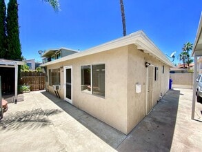Building Photo - FOR RENT - 2 Br/1Ba 900 SF Cozy Single Sto...