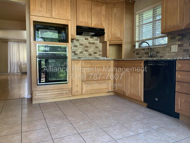 Building Photo - 1345 Pike Dr