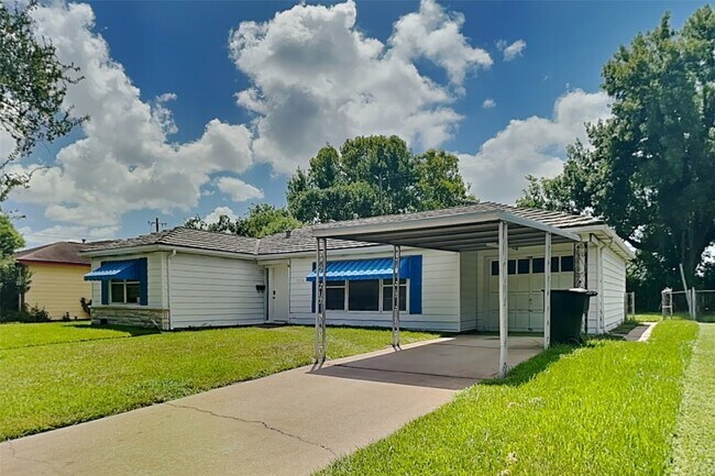 Building Photo - 7538 Vista Verde St