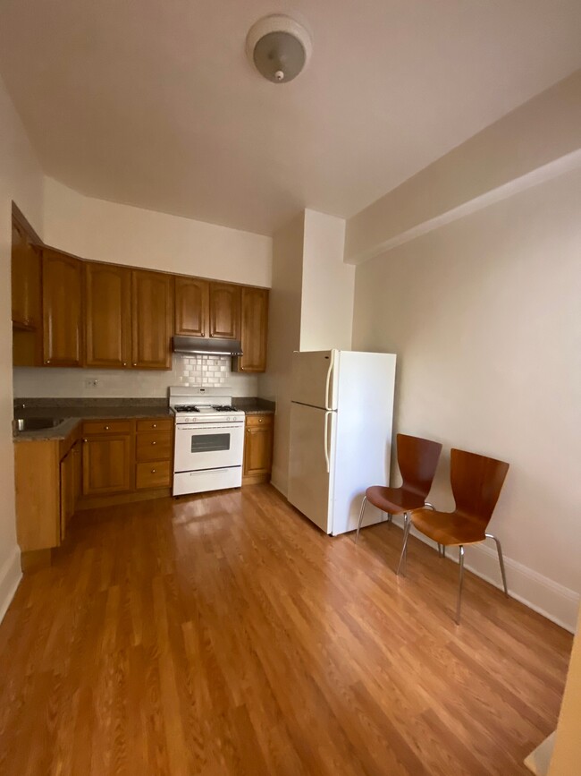 Building Photo - 1 Bedroom/1 Bathroom apartment located in ...