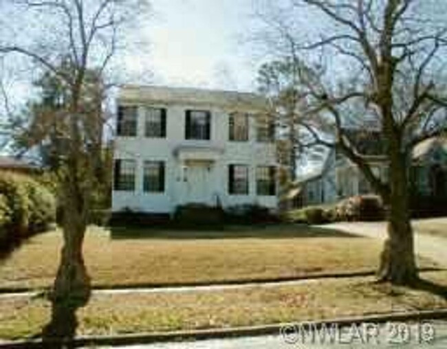 Primary Photo - 211 Merrick St