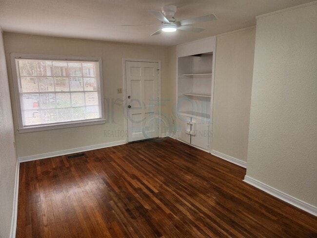 Building Photo - N Elm Duplex (200-202)