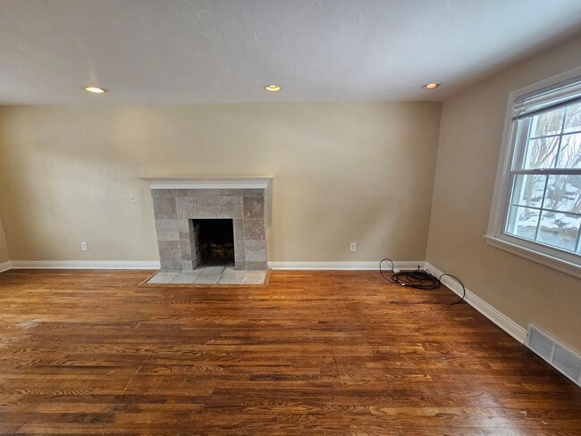 Building Photo - 3 bedroom 2.5 bath house for rent in Mt Le...