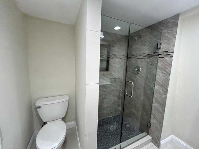 Building Photo - 705 7th Ct