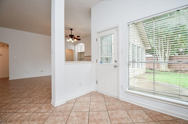 Building Photo - 535 Avery Dr