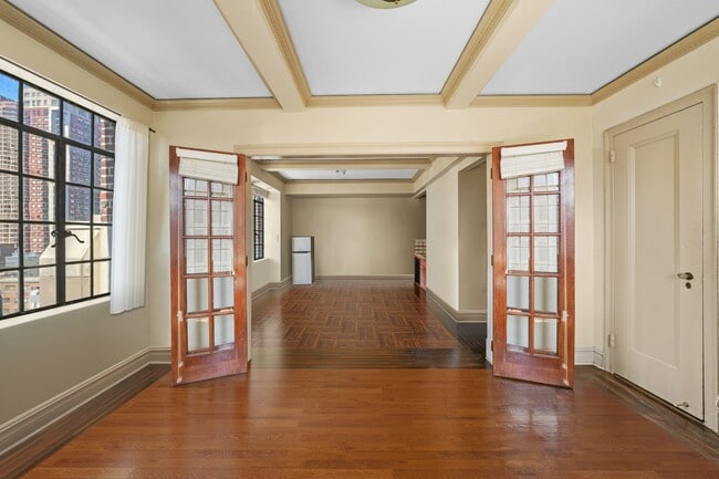 Building Photo - 320 E 42nd St