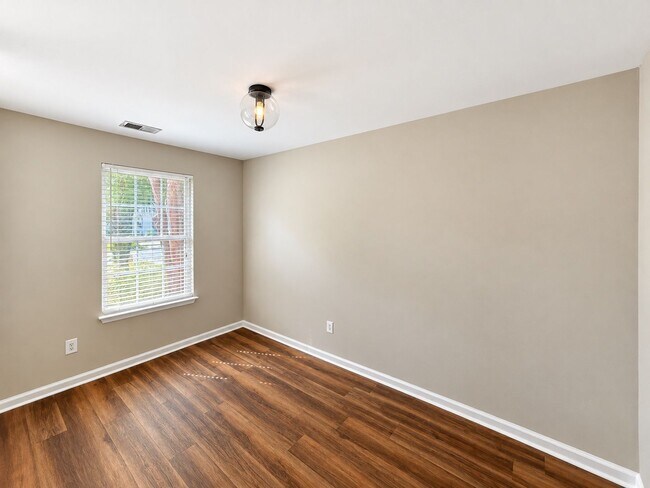 Building Photo - 1342 Pinnacle Ln
