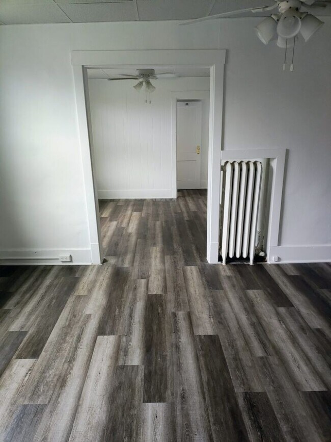 Building Photo - 228 Reifert St