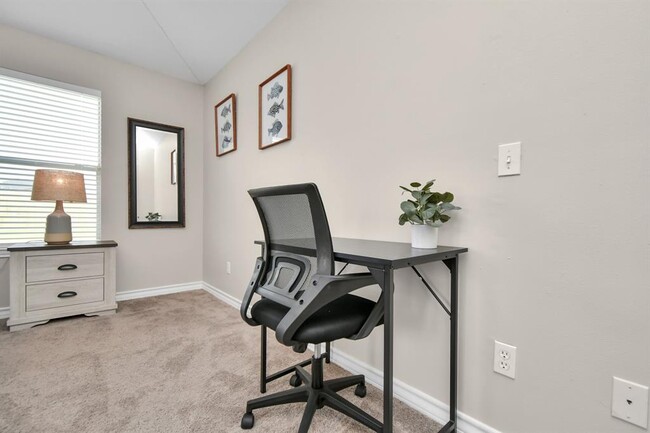 Building Photo - 13322 Hilltop Cir