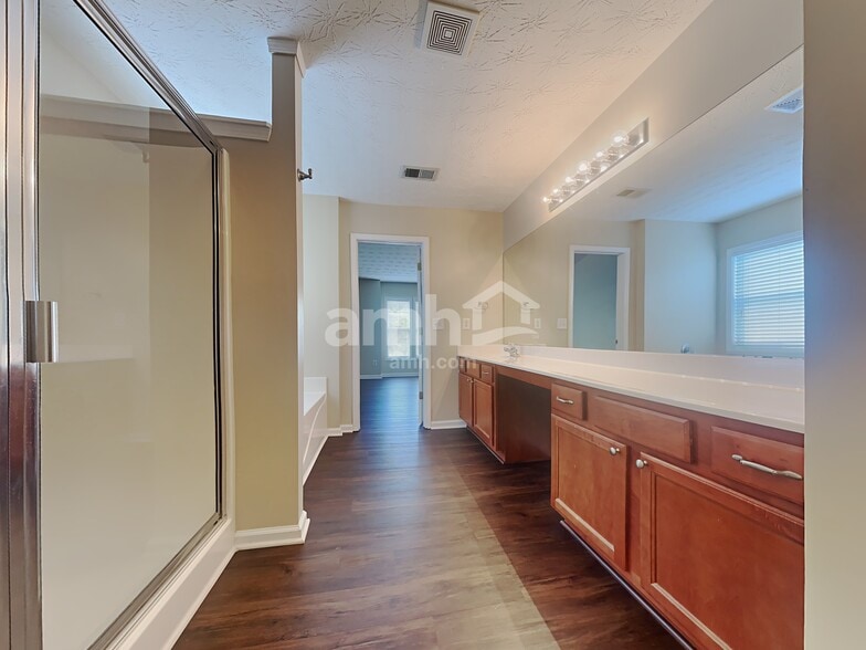 Building Photo - 311 Barberry Pl