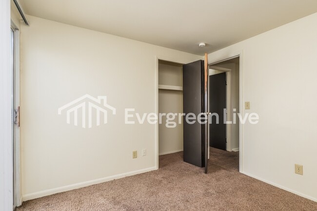 Building Photo - 5887 Troy Villa Blvd