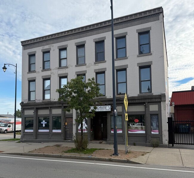 Building Photo - 104-110-110 Lake Ave