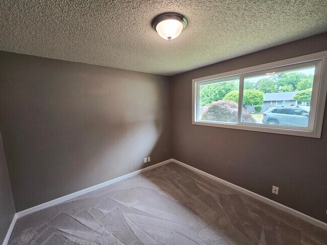 Building Photo - 14984 SE Linden Ln