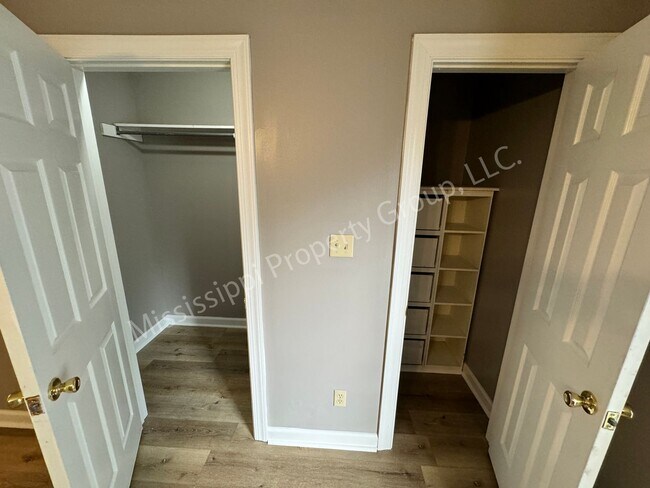 Building Photo - 402 Saddle Creek Dr