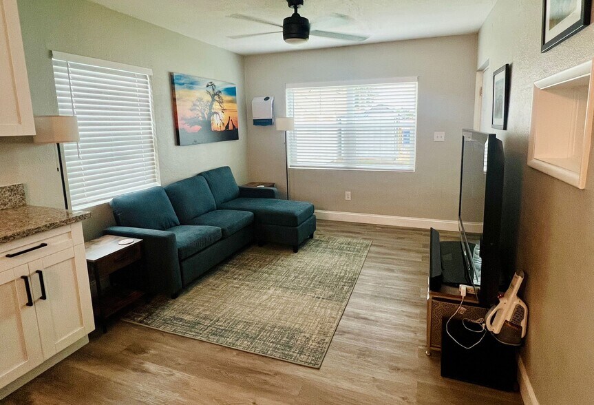 Building Photo - 401 S Mars Ave