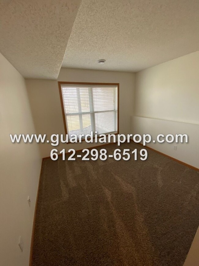 Building Photo - 15435 Foster Dr N