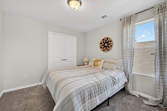 Building Photo - 210 Briarwood Ln