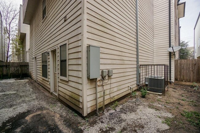Building Photo - 4411 Koehler St