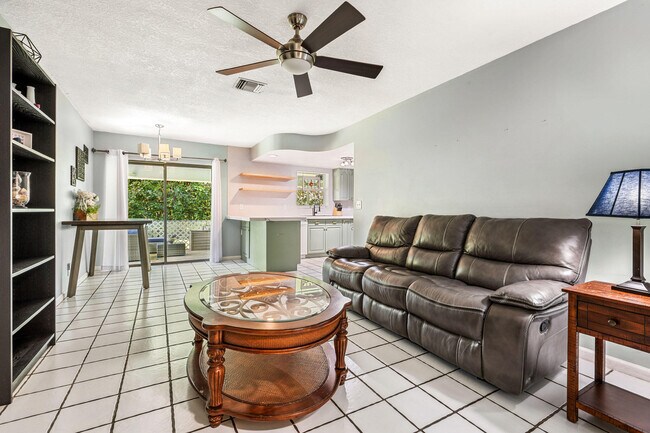 Building Photo - 11729 Greenbriar Cir