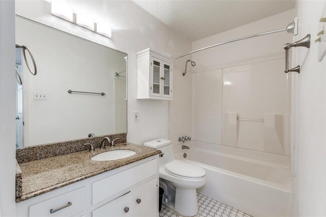 Building Photo - 6916 Scenic Brook Dr