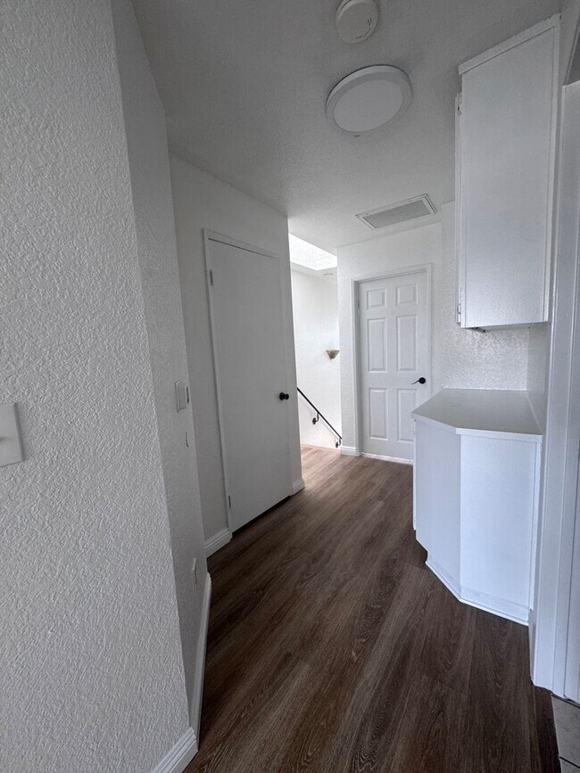 Building Photo - Spacious Home in Huntington Park HOA Commu...