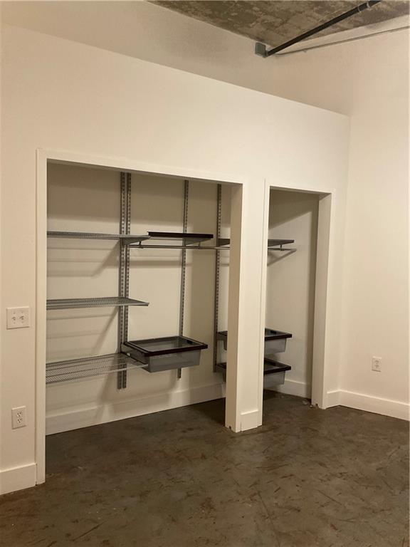 Building Photo - 881 Memorial Dr SE