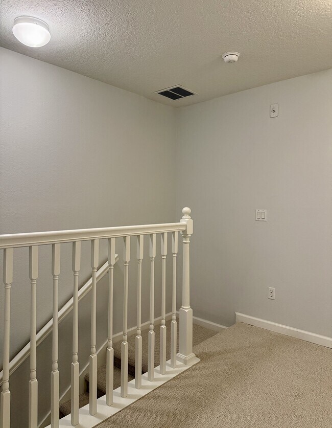 Building Photo - 823 Pine Pointe Ln