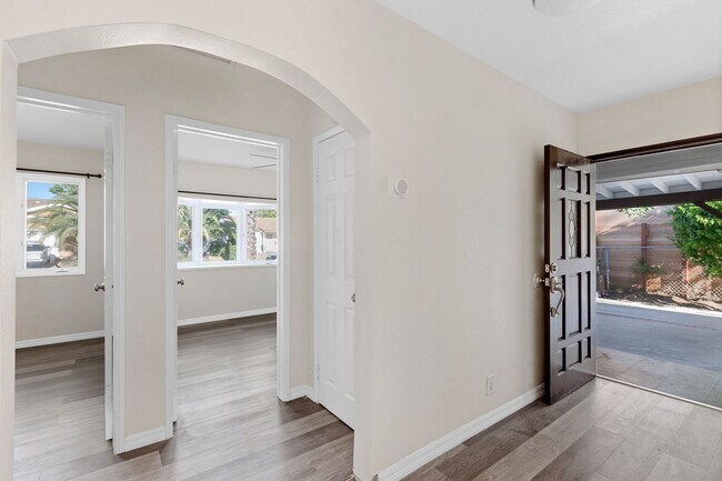 Building Photo - Gorgeous 4-Bedroom Pool Home South of the ...