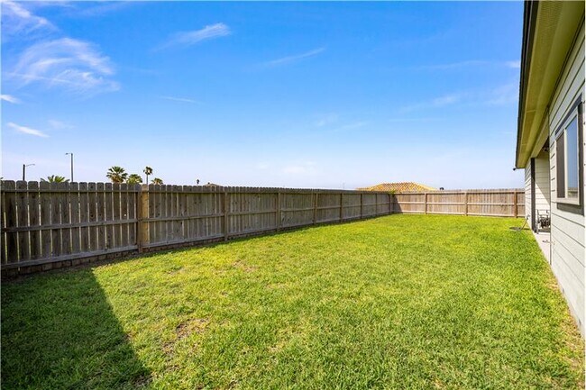 Building Photo - 7721 Dove Holw Dr