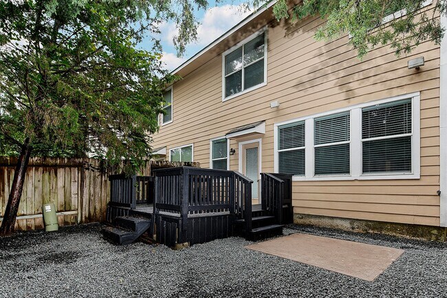 Building Photo - 102 Blue Creek Pl