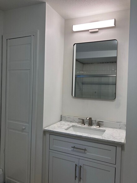 Building Photo - 495 Lafayette Rd