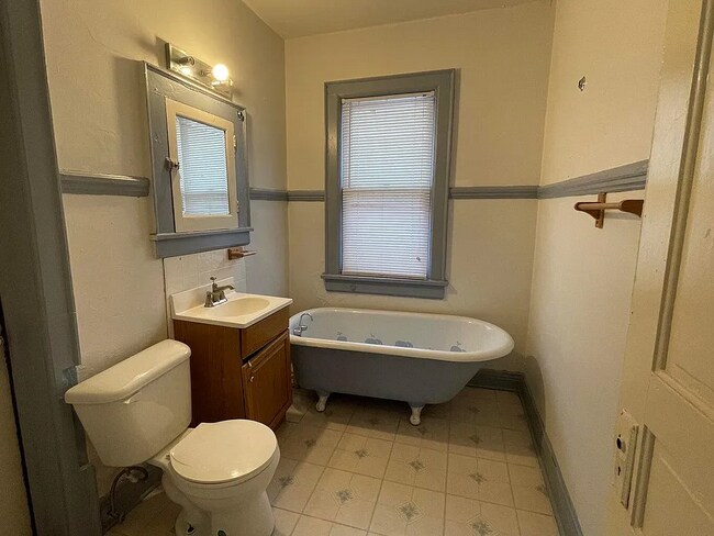 Building Photo - 912 W Hadley St