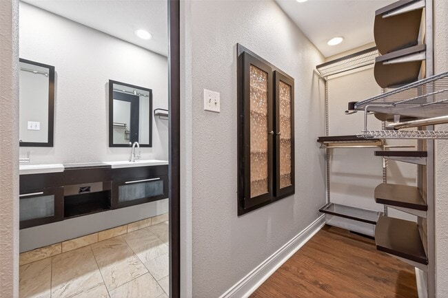 Building Photo - 65 Scarlet Woods Ct