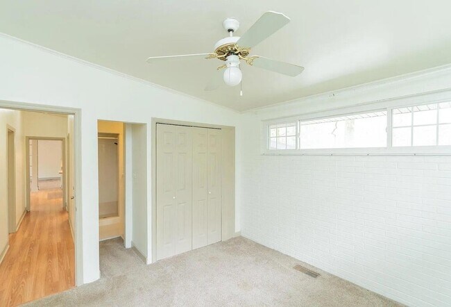 Building Photo - 203 Hathaway Dr