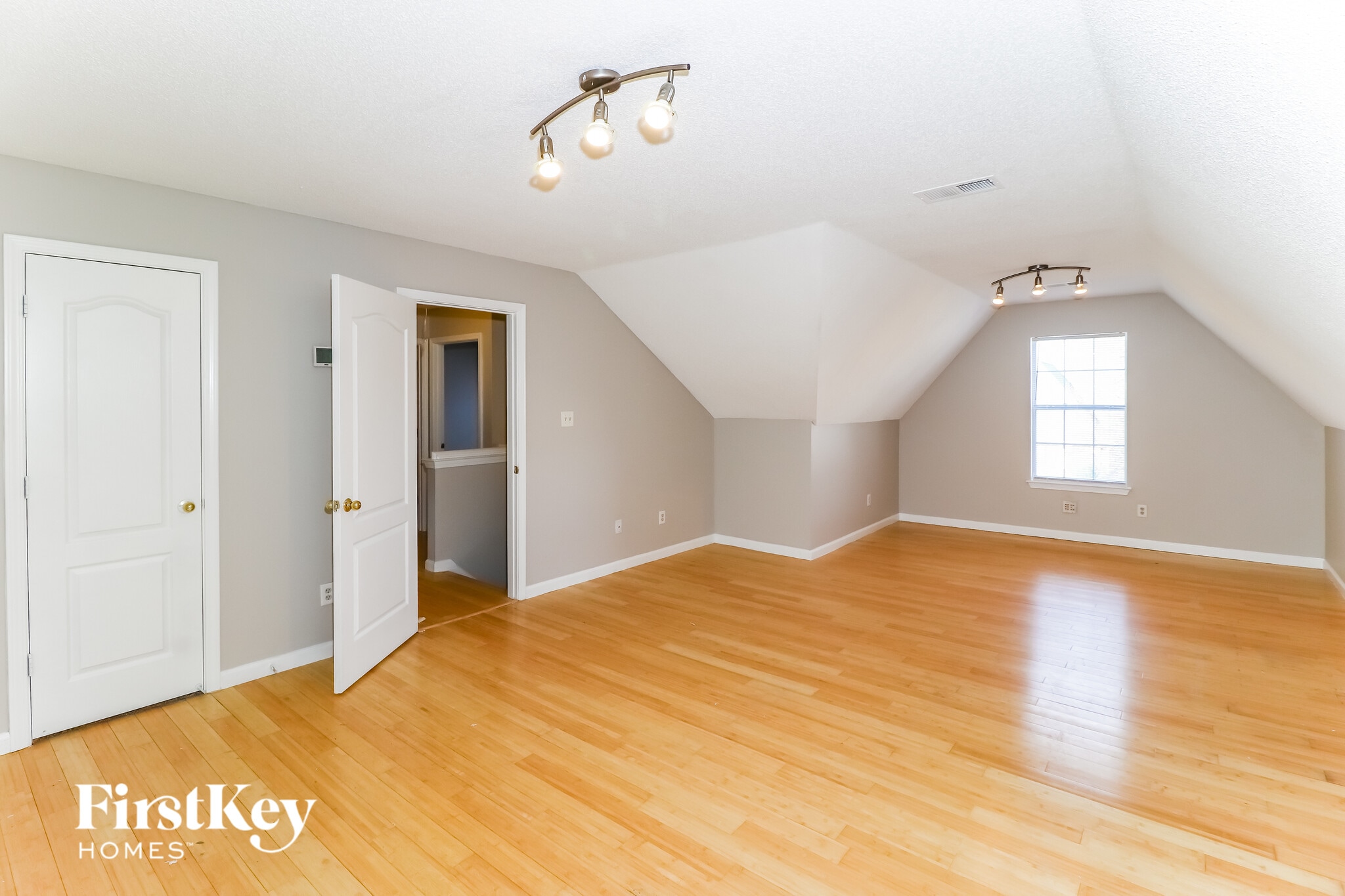 Building Photo - 9751 Misty Bay Cove