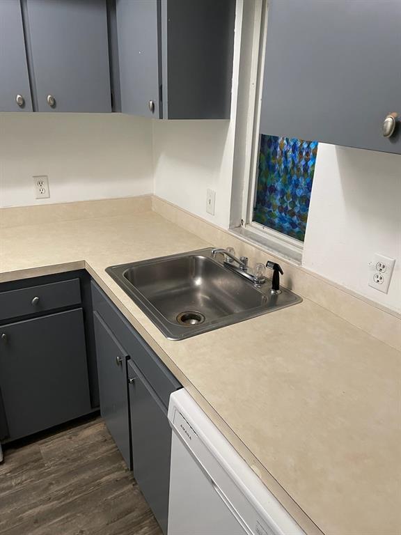 Building Photo - 571 Midway Track