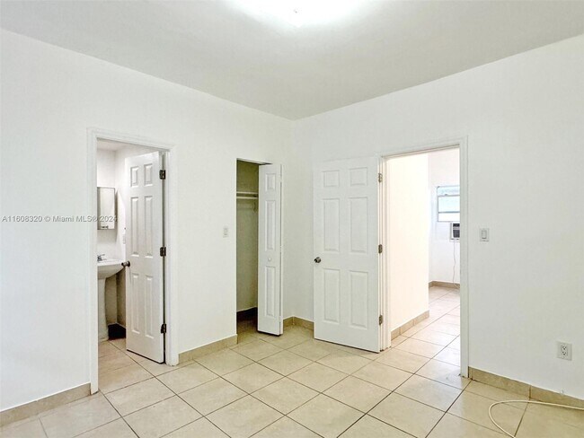 Building Photo - 5835 SW 4th St