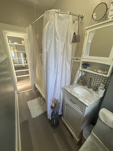 Building Photo - 508 12th Ave N