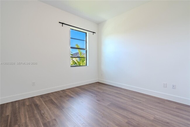 Building Photo - 1427 SW 23rd St