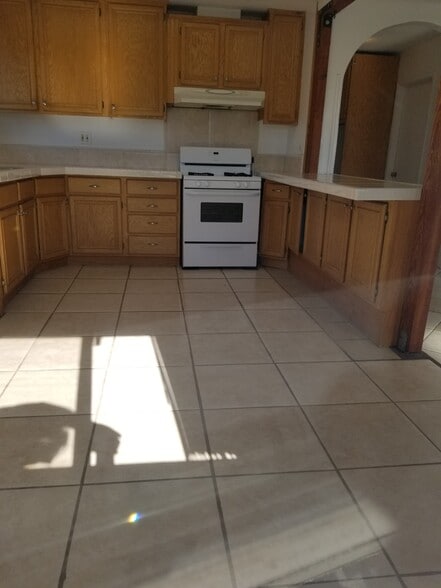 Kitchen 3 - 16651 Bartlett Ln