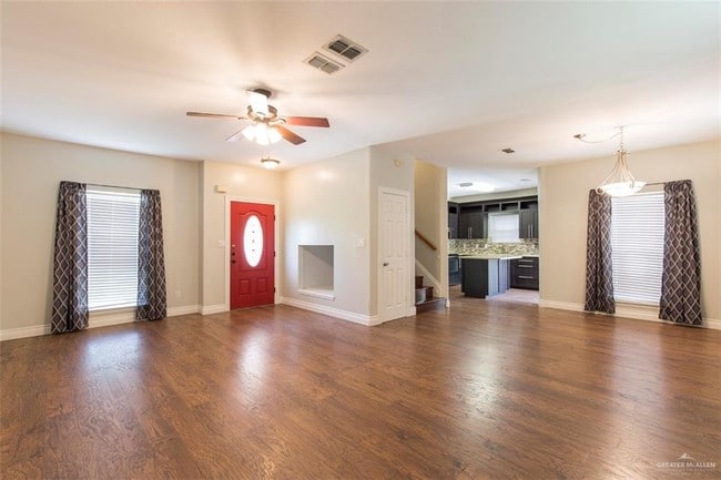 Building Photo - 15 Ivy Ave