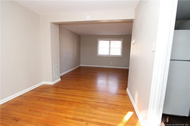 Building Photo - 1064 Nichols Dr