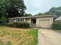 Building Photo - 809 Crescent St